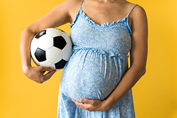female football player getting ready to take FIFA