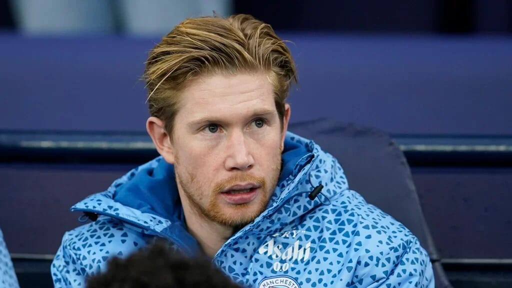 Kevin De Bruyne playing for Manchester City, listed among the highest paid Premier League players in 2024.