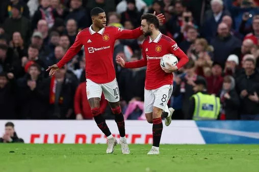 Bruno Fernandes of Manchester United celebrates with Marcus Rashford after scoring the team