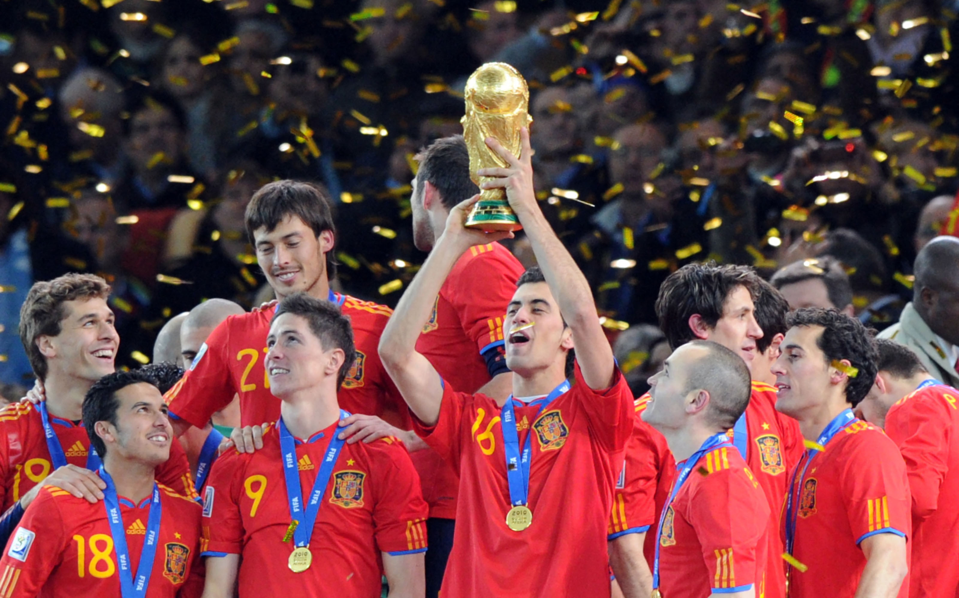 Sergio Busquets celebrating the World Cup victory