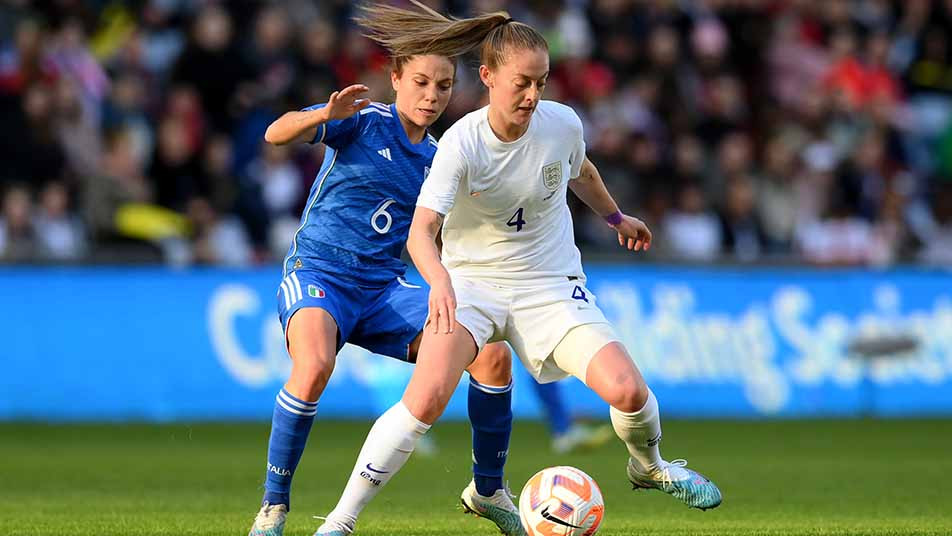 Keira Walsh controlling the ball during the England vs. Italy women's football game in Coventry, February 2023