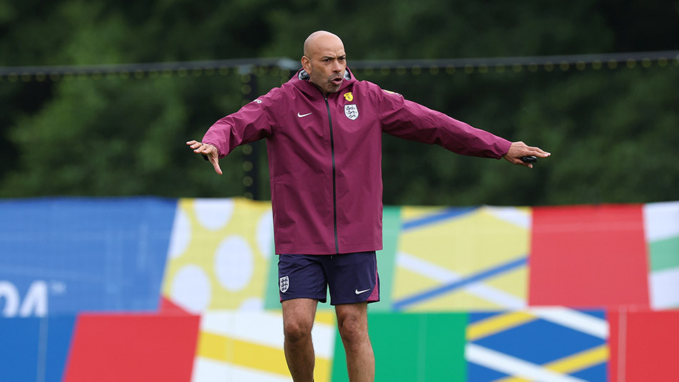 Paul Nevin in charge of England's Elite League Squad