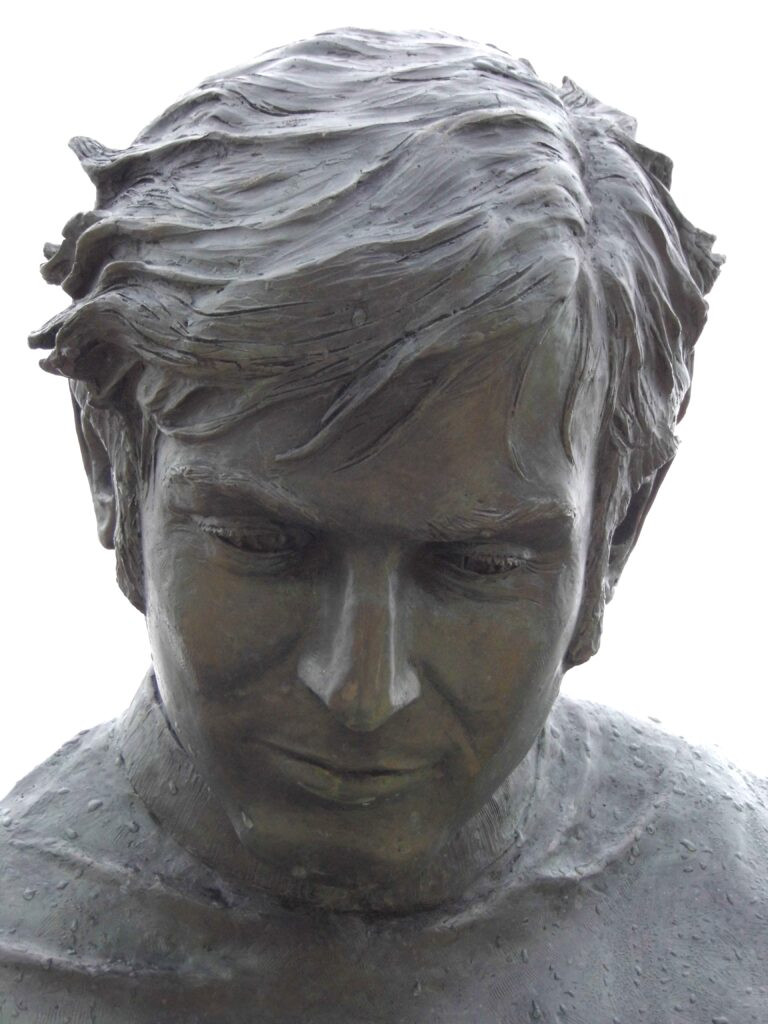 Close up of head of Don Rogers statue