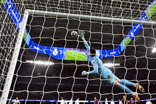 Thibaut Courtois stretches for the ball against Manhcester City