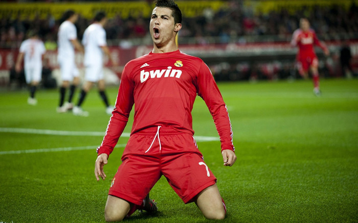 Cristiano Ronaldo Knee to Glide