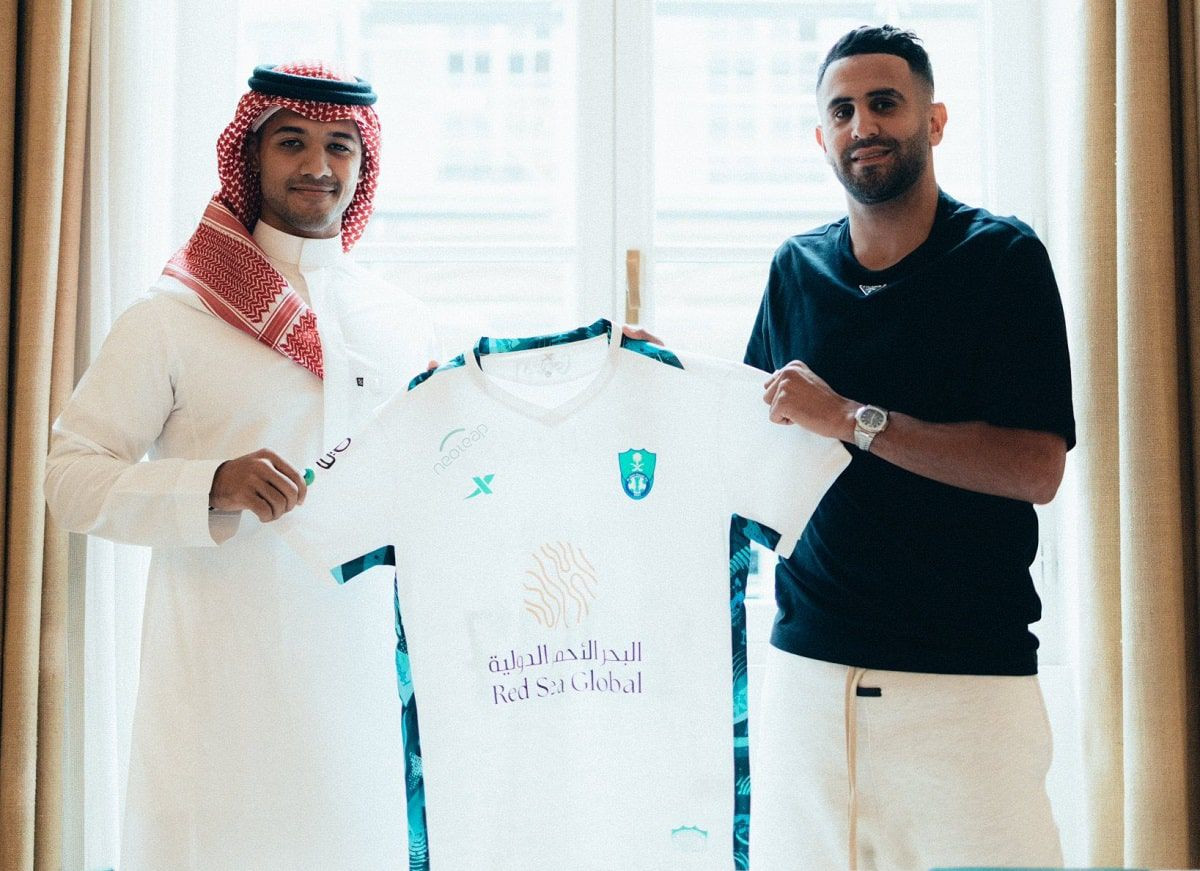 Riyad Mahrez in Al-Ahli kit, dribbling the ball