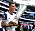 Pedro Porro celebrates Europa league trophy