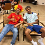 Lamine Yamal and his father sitting in deckchairs