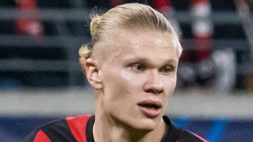 Erling Haaland celebrating a goal for Manchester City, one of the highest paid Premier League players.