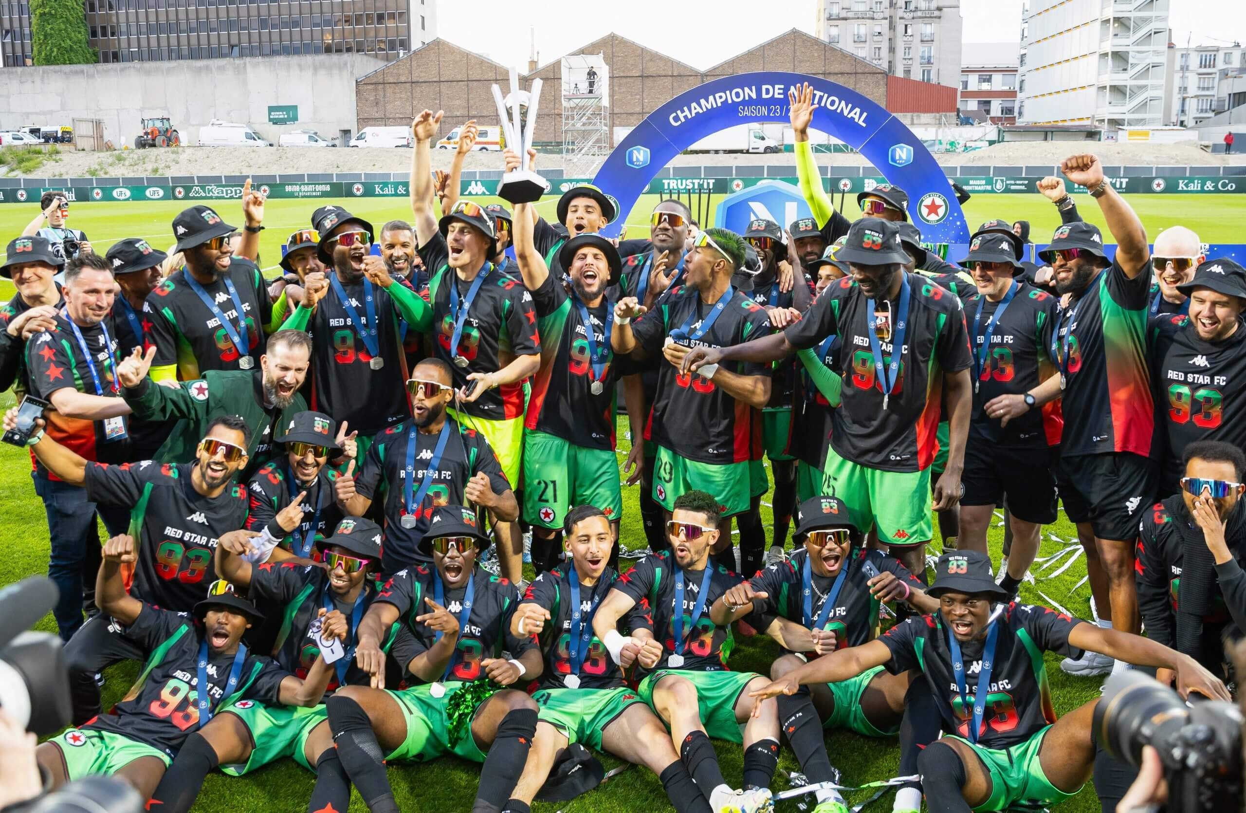 Red Star’s players celebrate winning the 2023-24 Championnat National