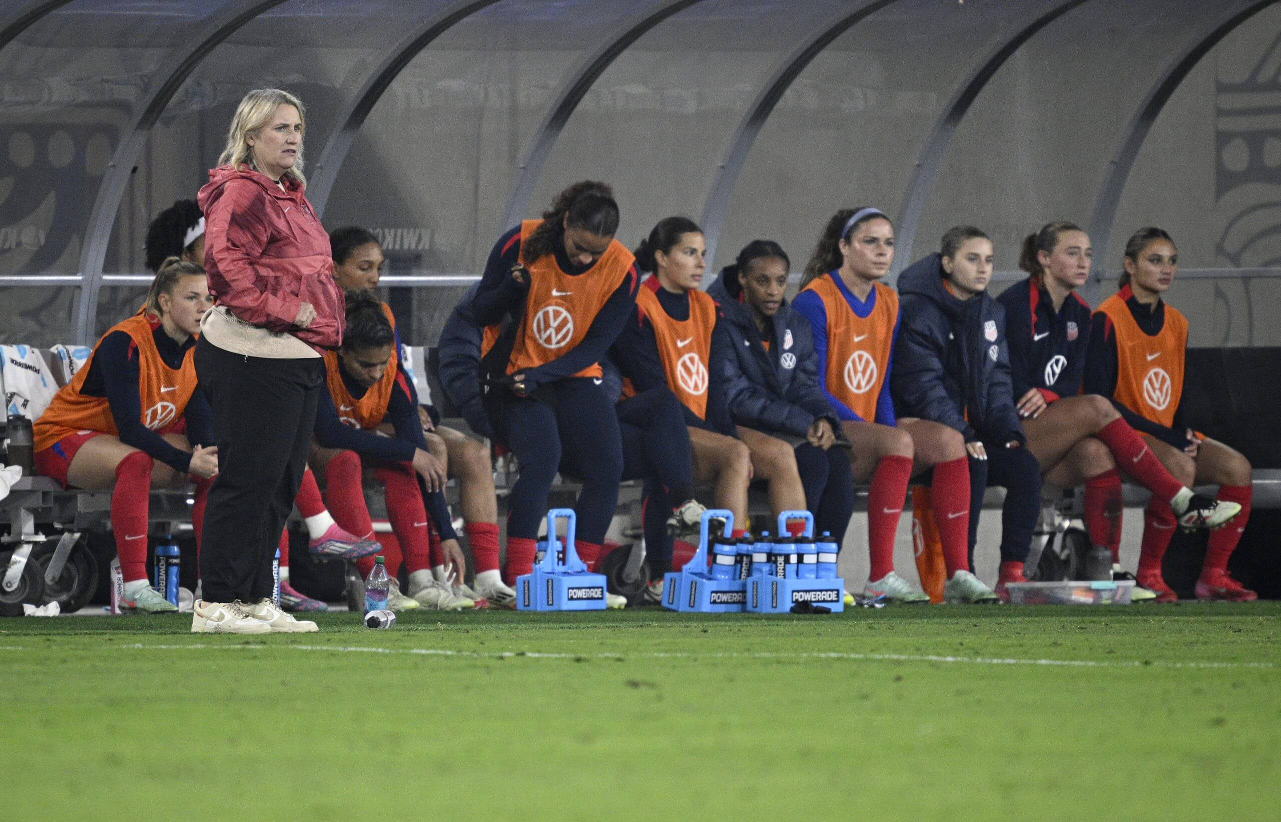 Emma Hayes and players