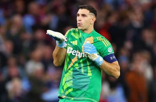 Emiliano Martinez celebrates against Bayern Munich