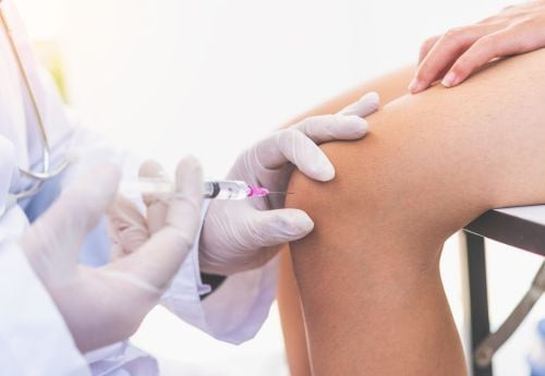 injection-being-given-by-sports-medicine-doctor