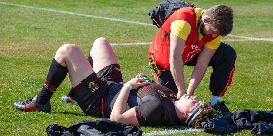 Physio assessing player