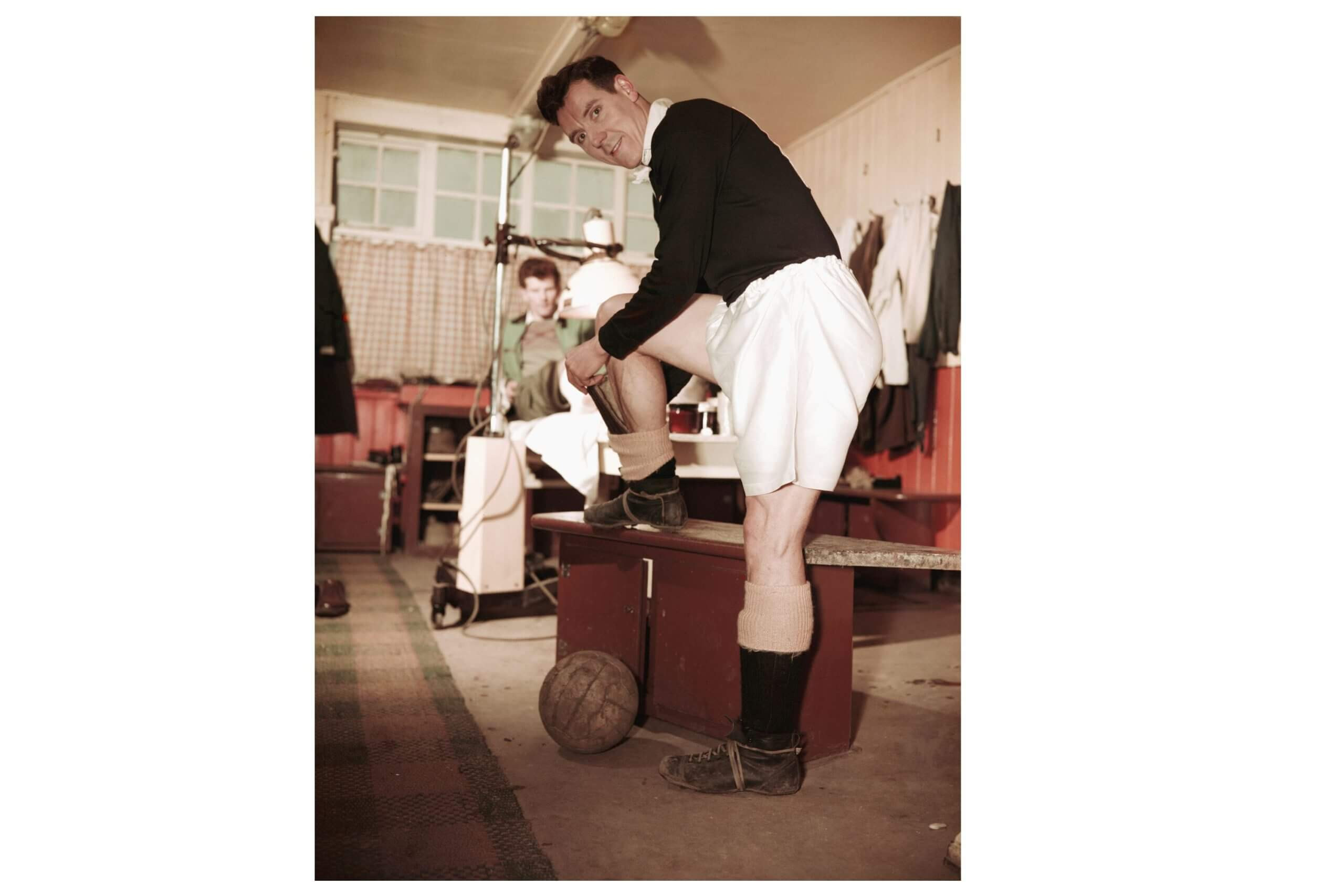 Do Football Players Have to Wear Shin Pads? The Definitive Guide