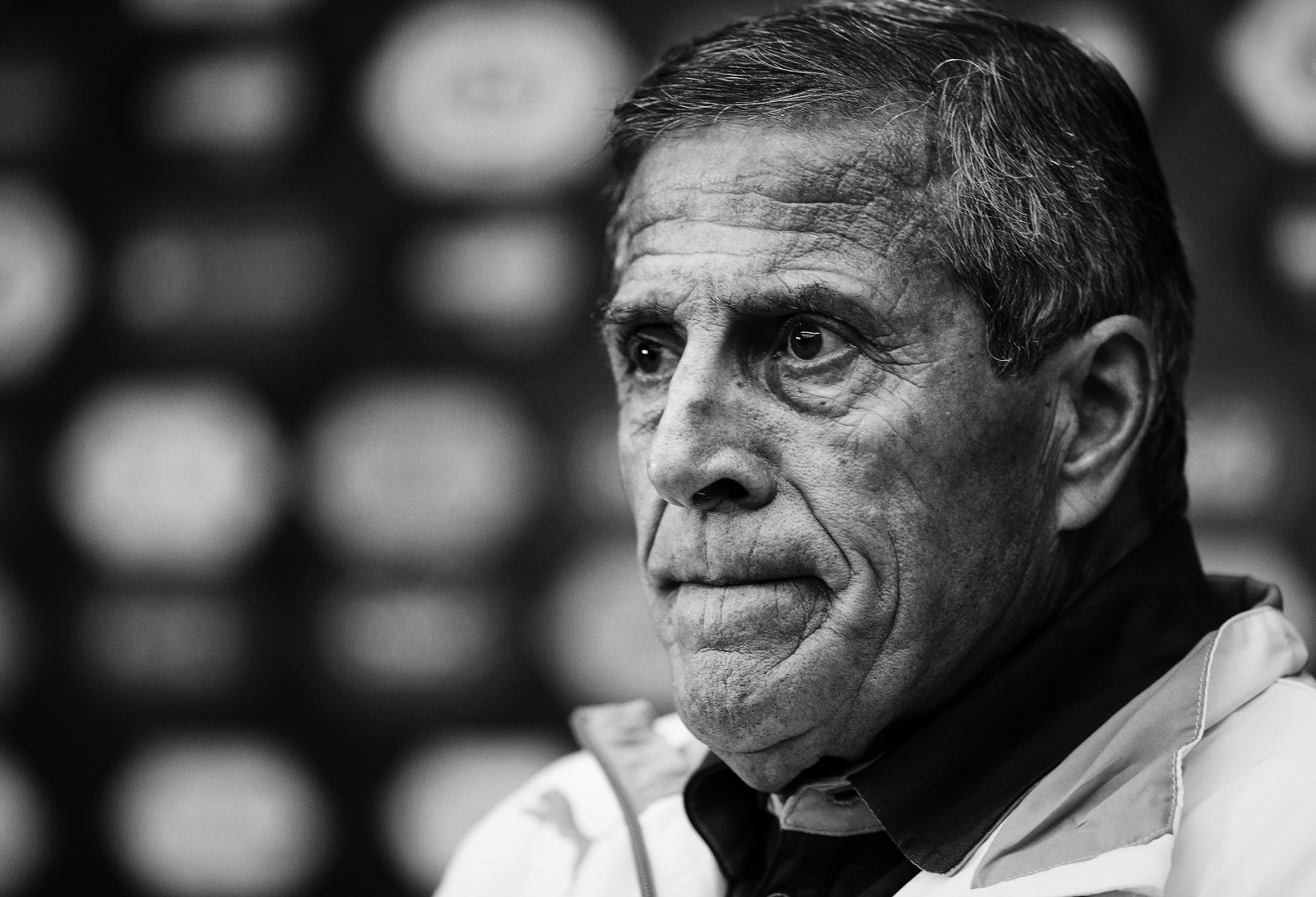 Óscar Tabárez, the coach who revitalized Uruguayan football by nurturing youth players and fostering a positive interpretation of Garra Charrúa.