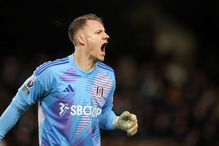 Bernd Leno screams against Manchester United