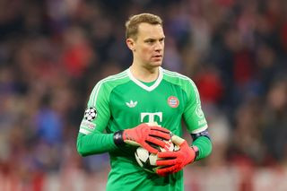 Manuel Neuer catches the ball against Dinamo Zagreb