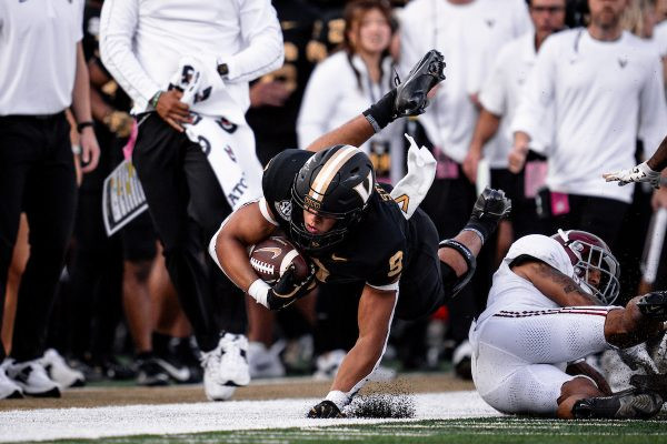 Vanderbilt Defender Tackles Alabama Player