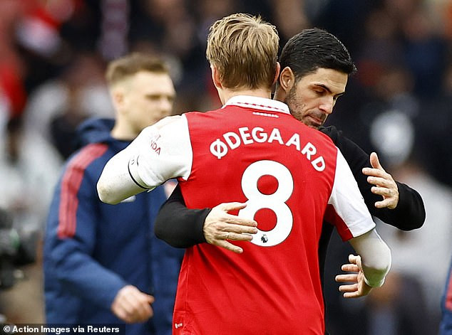 Sansom has praised the current crop of Arsenal stars who sit top of the Premier League