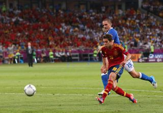 Jordi Alba overlapping and underlapping for Spain