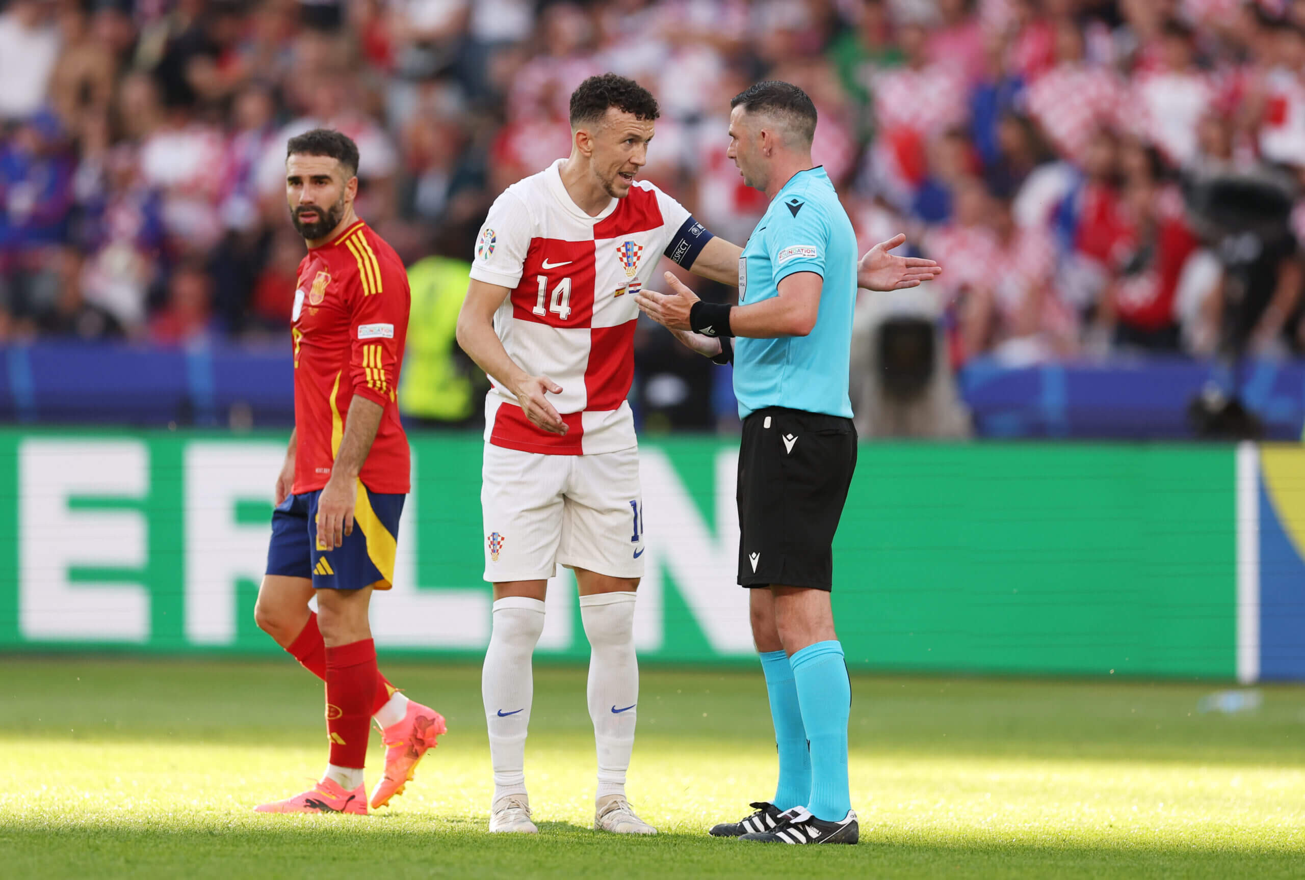Perisic protesting with referee Michael Oliver