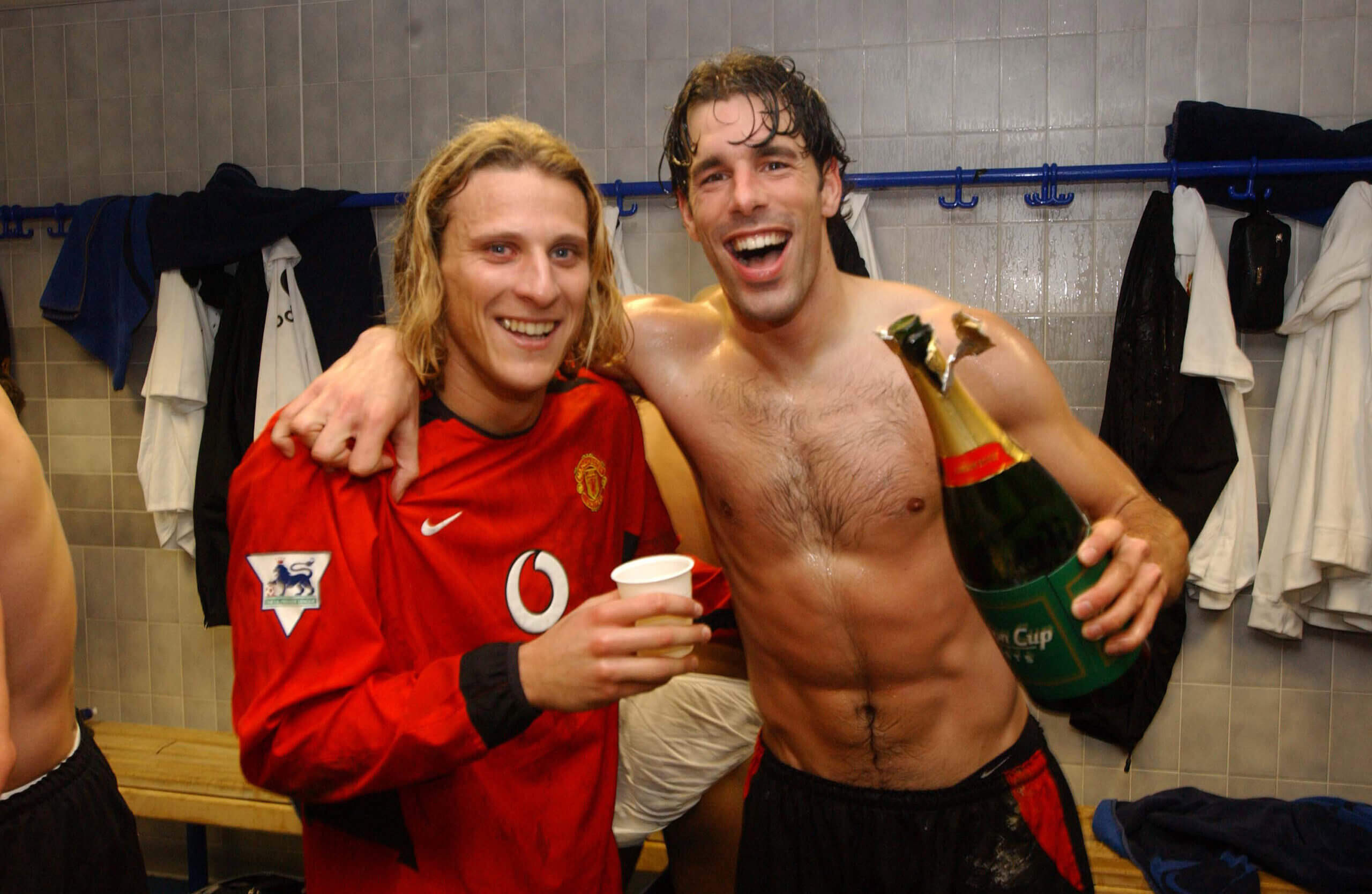 Diego Forlan and Ruud van Nistelrooy celebrating a win