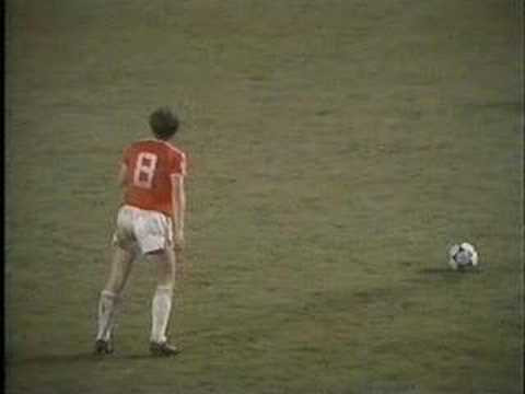 Gerry and the Pacemakers sing You'll Never Walk Alone