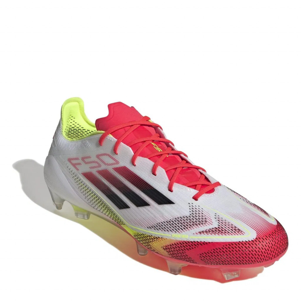 Image highlighting the lacing system of a traditional football boot