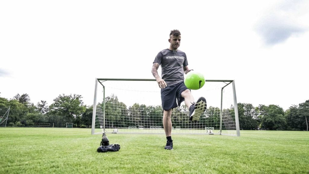 How to Improve Quick Feet in Football: Drills, Training & Exercises